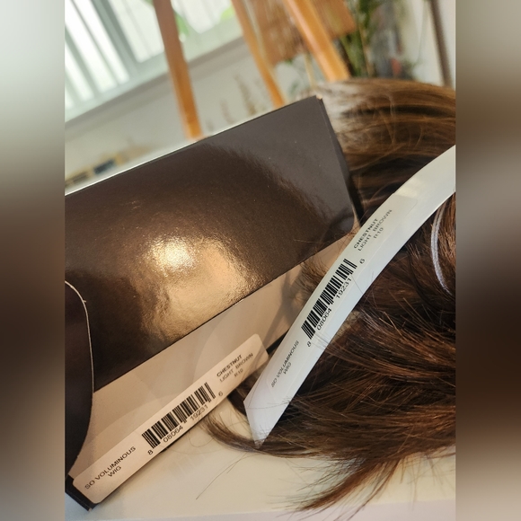 NWT Hairdo So Voluminous Wig Color R10 - Picture 3 of 4